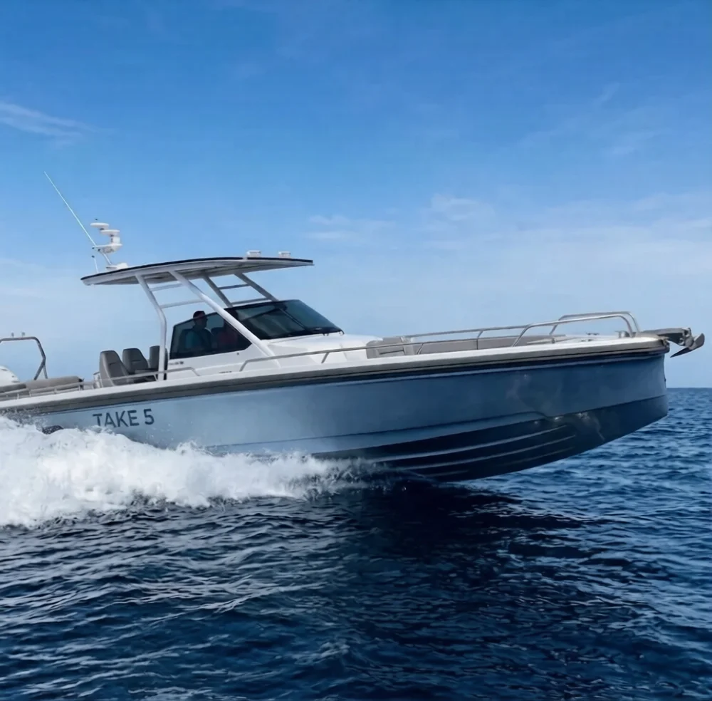 Axopar 28 navigation