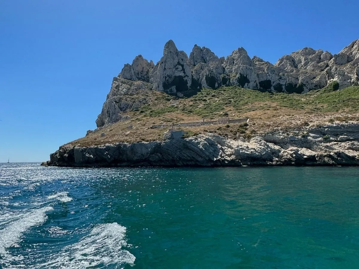 Sortie en bateau dans les Calanques depuis le port de la Madrague à Saint-Cyr-sur-Mer